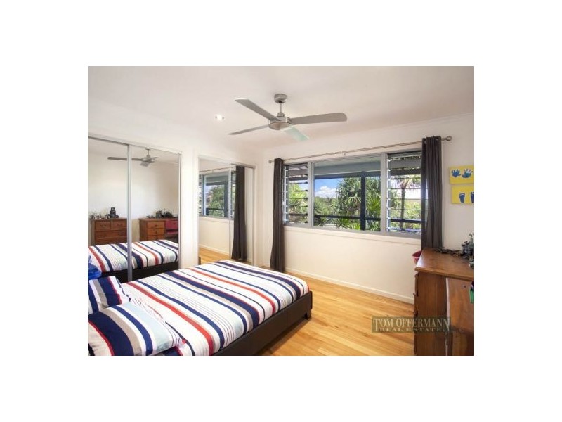 12 Wavecrest Drive, Castaways Beach QLD 4567