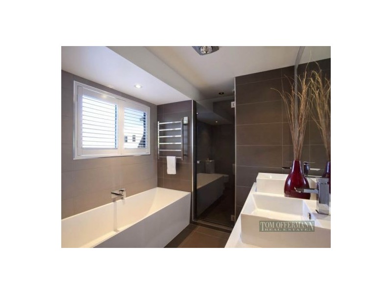 12 Wavecrest Drive, Castaways Beach QLD 4567