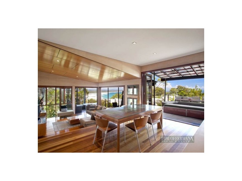 10 Bayview Road, Little Cove QLD 4567