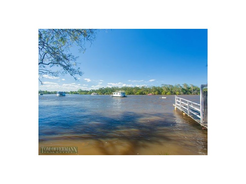 27 Hilton Esplanade, Tewantin QLD 4565