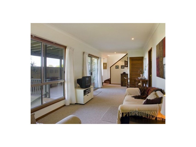 36 Orient Dr, Sunrise Beach QLD 4567