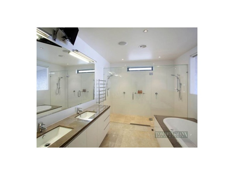 50 Tingira Cres, Sunrise Beach QLD 4567