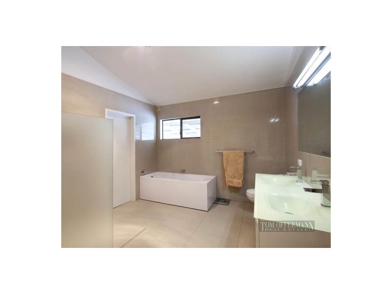 354 Lake Cooroibah Road, Cooroibah QLD 4565