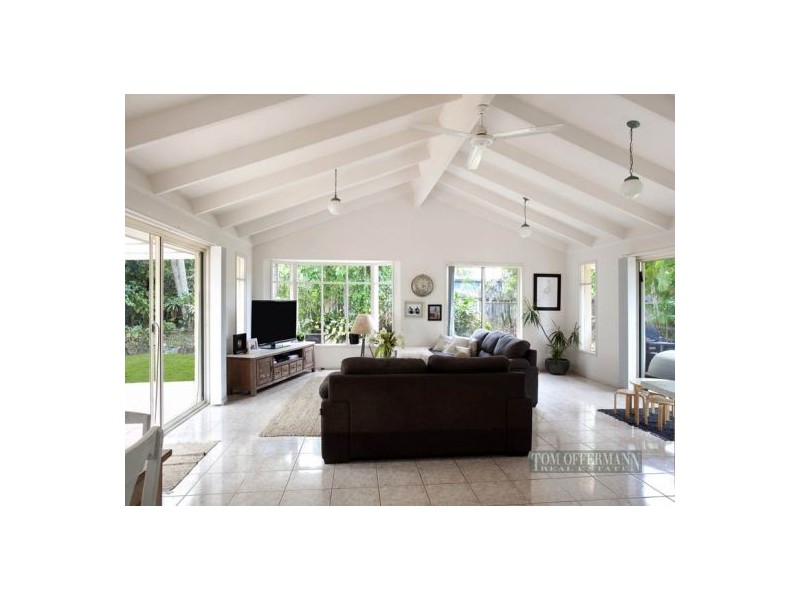 8 Moonbeam Crescent, Castaways Beach QLD 4567