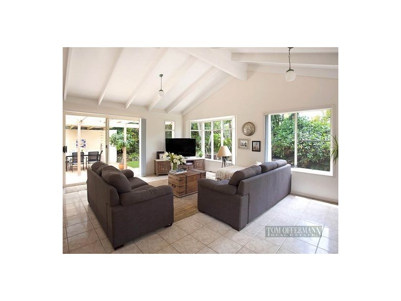 8 Moonbeam Crescent, Castaways Beach QLD 4567