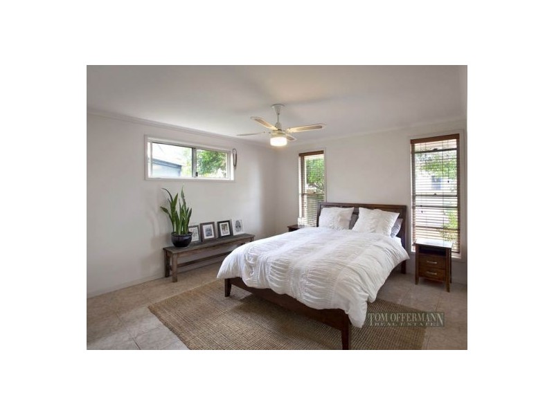 8 Moonbeam Crescent, Castaways Beach QLD 4567