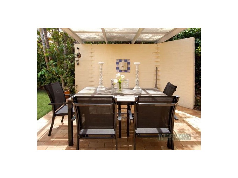 8 Moonbeam Crescent, Castaways Beach QLD 4567