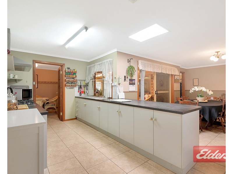 8 Ames Drive, Evanston Park SA 5116