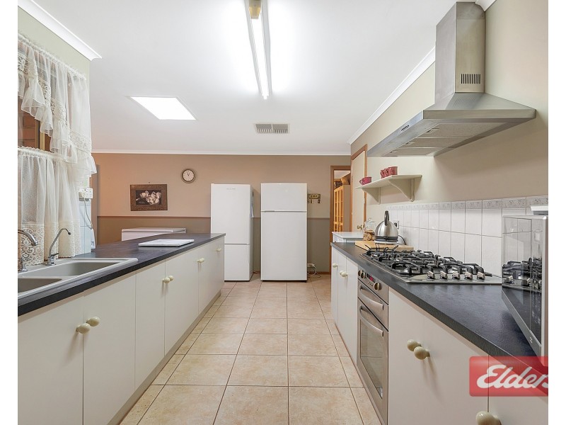 8 Ames Drive, Evanston Park SA 5116