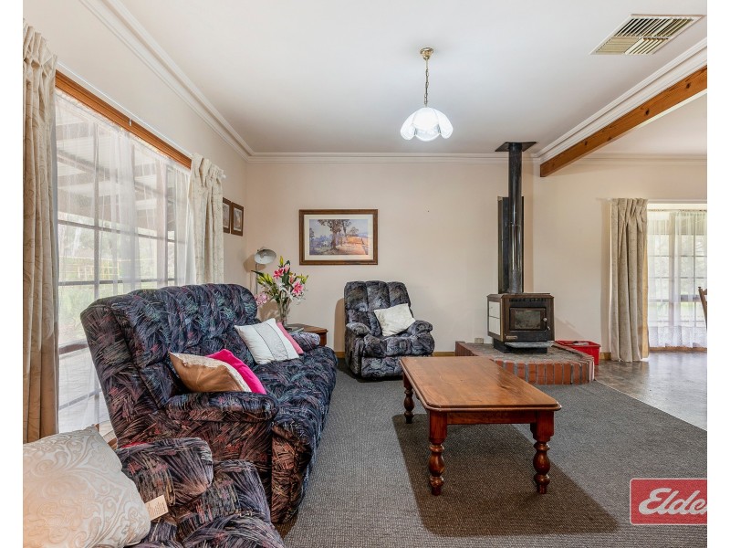 40 Austin Crescent, Cockatoo Valley SA 5351