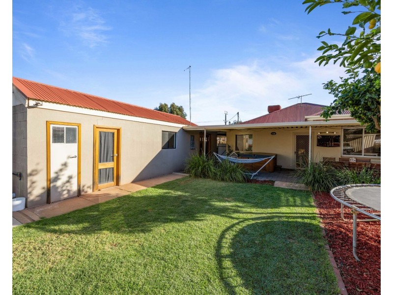6 Barker Street, Willaston SA 5118