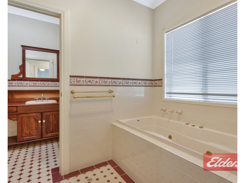 21 Ames Drive, Evanston Park SA 5116