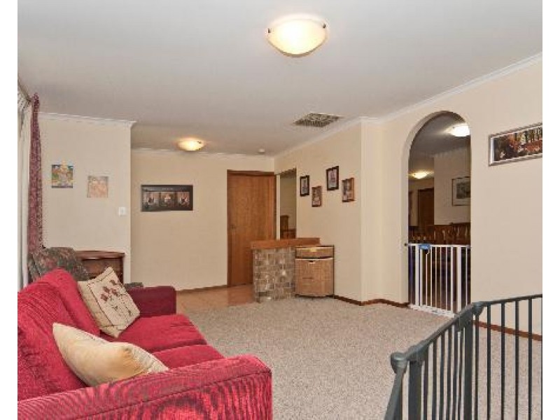 8 Robinson Road, Willaston SA 5118