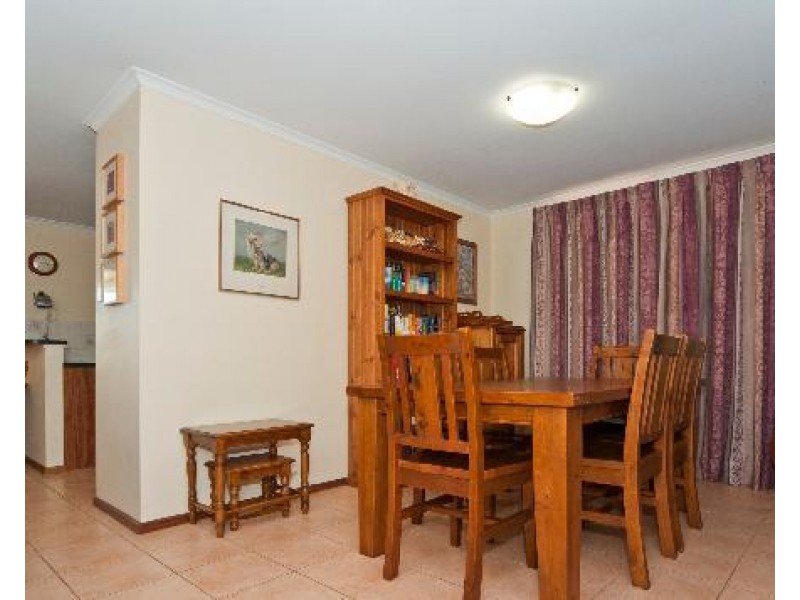 8 Robinson Road, Willaston SA 5118