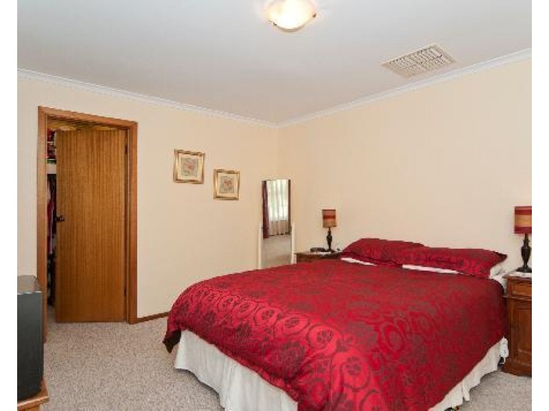 8 Robinson Road, Willaston SA 5118