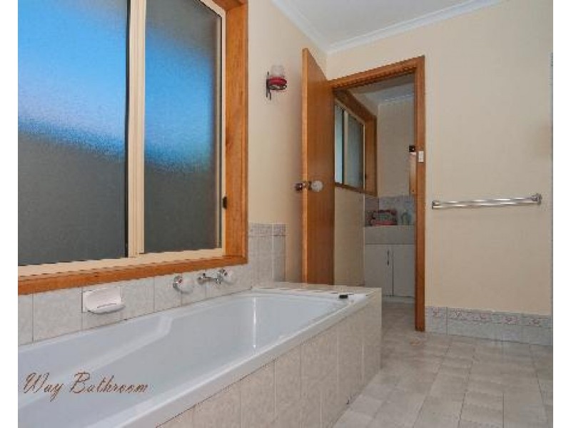 8 Robinson Road, Willaston SA 5118