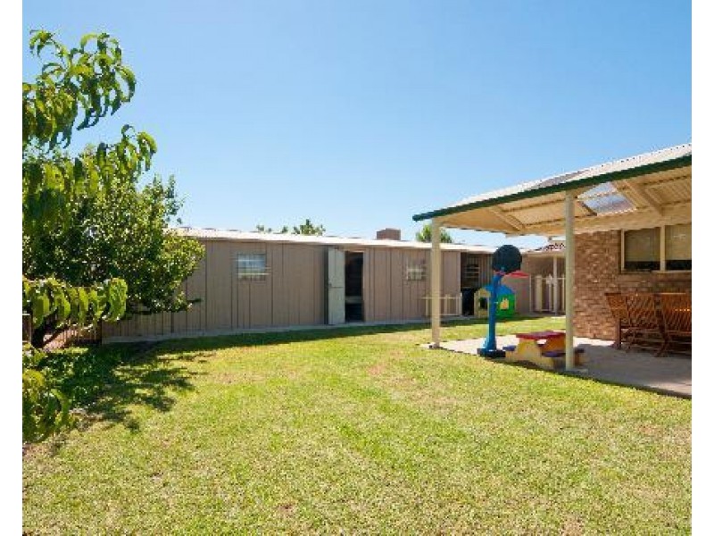 8 Robinson Road, Willaston SA 5118
