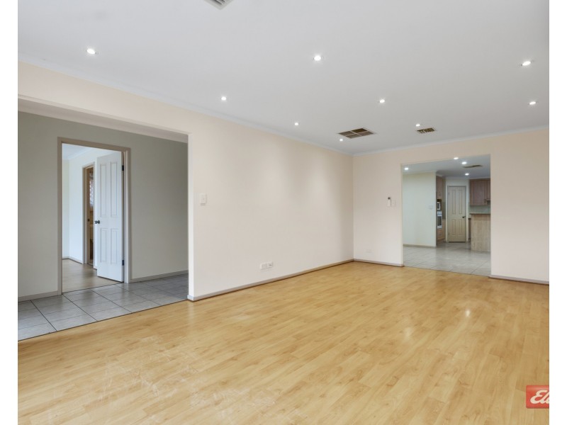 37 Thompson Circuit, Evanston Park SA 5116
