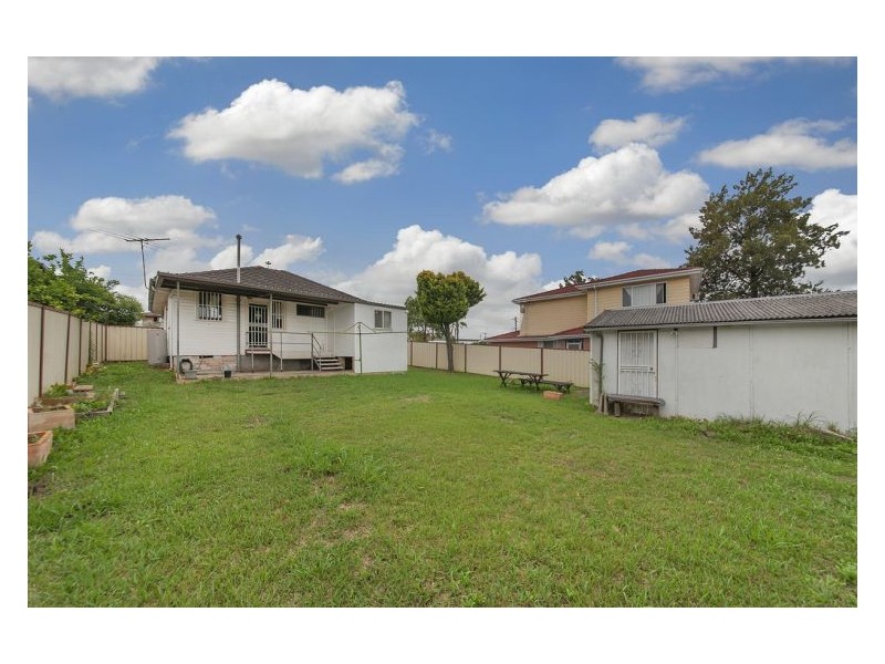 6 Townview Rd, Mount Pritchard NSW 2170