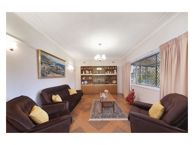 27 Rosemont Ave, Smithfield NSW 2164