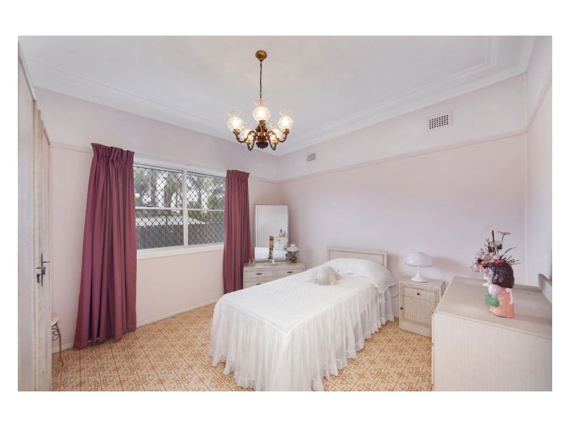 27 Rosemont Ave, Smithfield NSW 2164