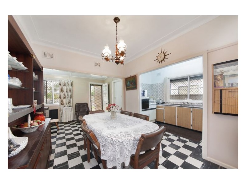 27 Rosemont Ave, Smithfield NSW 2164