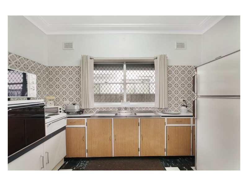 27 Rosemont Ave, Smithfield NSW 2164