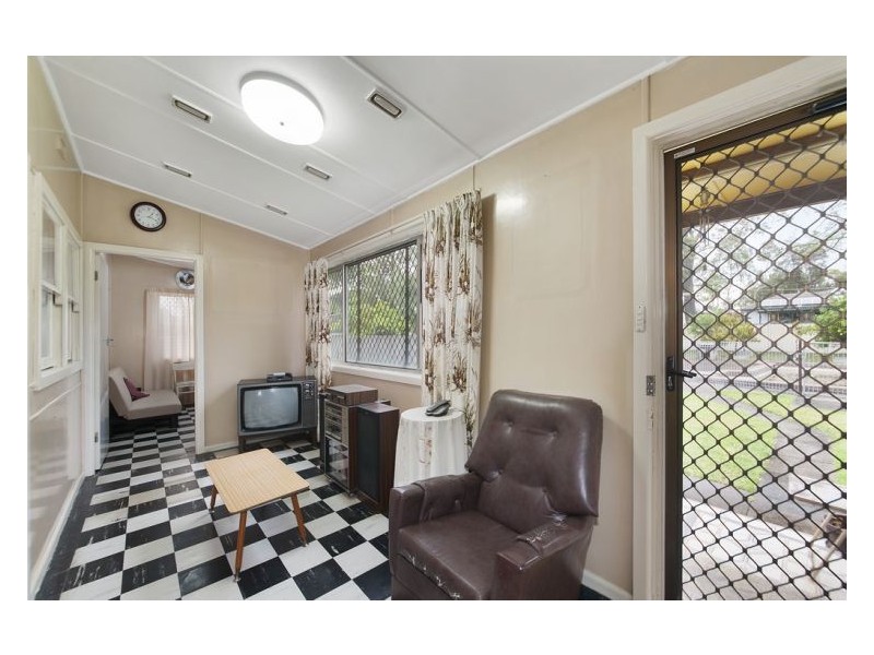 27 Rosemont Ave, Smithfield NSW 2164