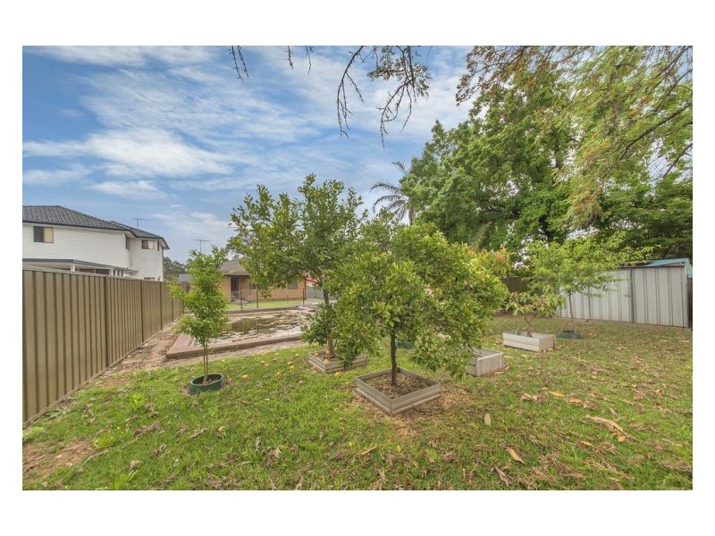 27 Rosemont Ave, Smithfield NSW 2164