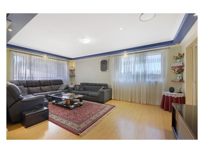 18/168 Sandal Cres, Carramar NSW 2163