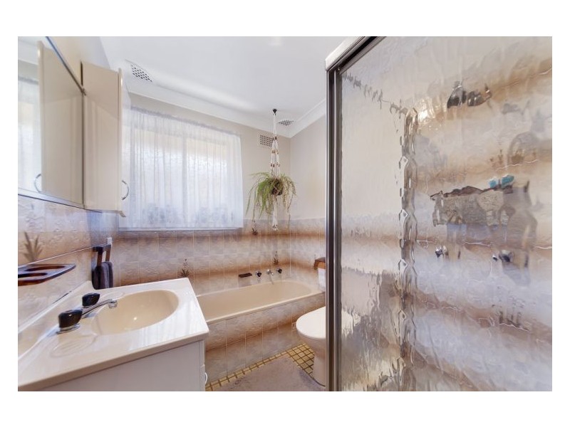 9 Greenvale Street, Fairfield West NSW 2165