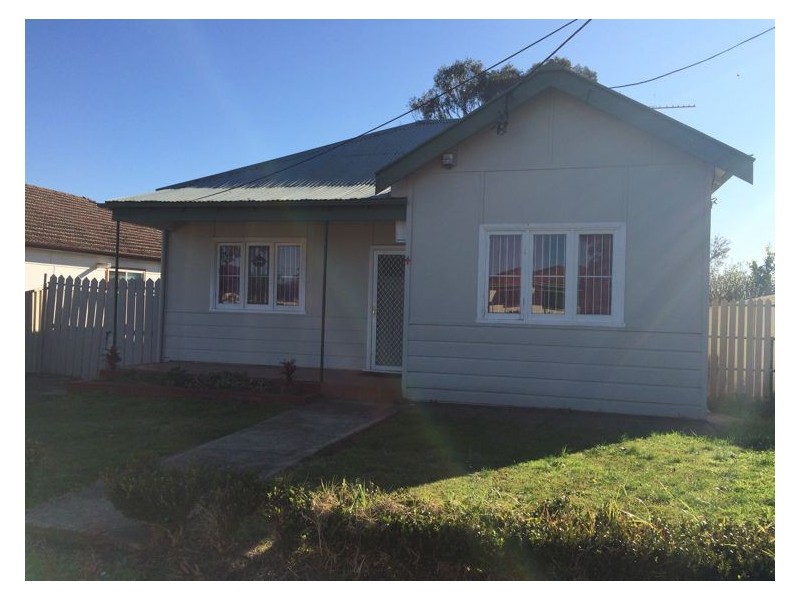 4 Hubert Street, Fairfield NSW 2165