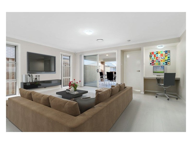 27 Horizon Circuit, Moorebank NSW 2170