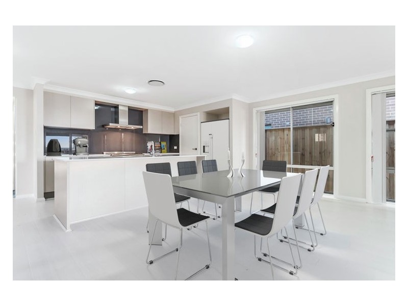 27 Horizon Circuit, Moorebank NSW 2170