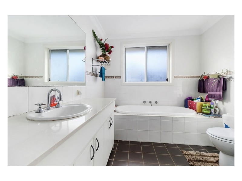 12 Quaama Close, Prestons NSW 2170