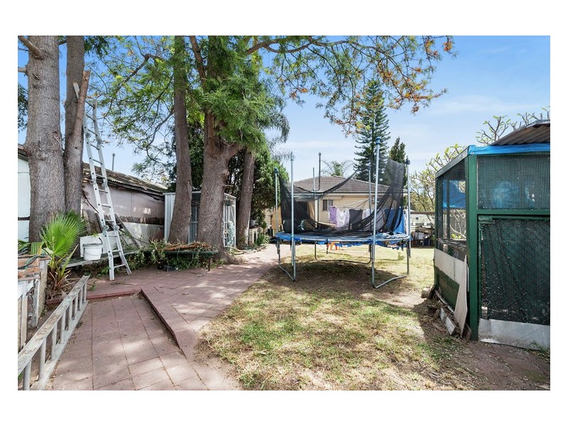 26 Crosby Crescent, Fairfield NSW 2165