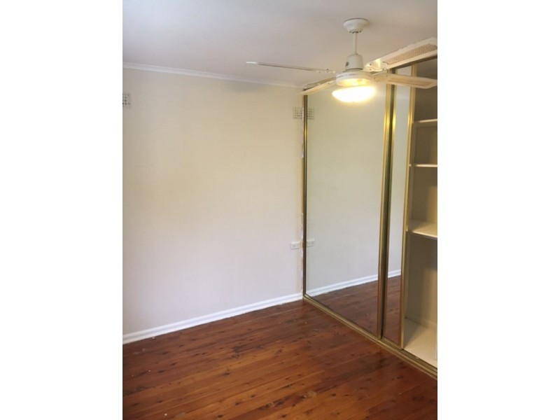 16 Dampier Crescent, Fairfield West NSW 2165
