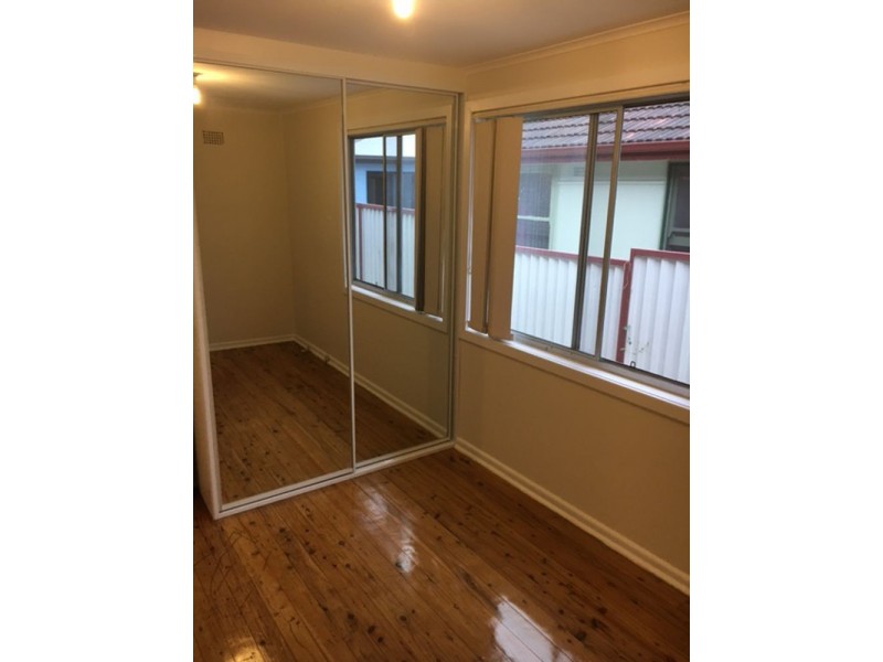 16 Dampier Crescent, Fairfield West NSW 2165