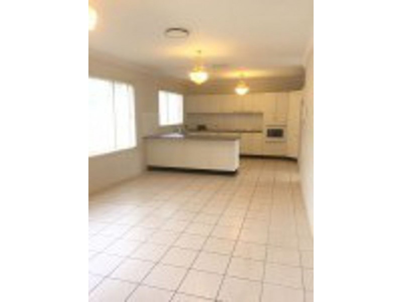 32 Chrysanthemum Ave, Casula NSW 2170