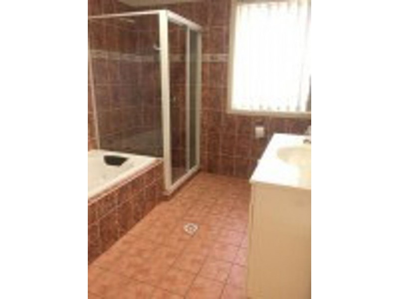 32 Chrysanthemum Ave, Casula NSW 2170