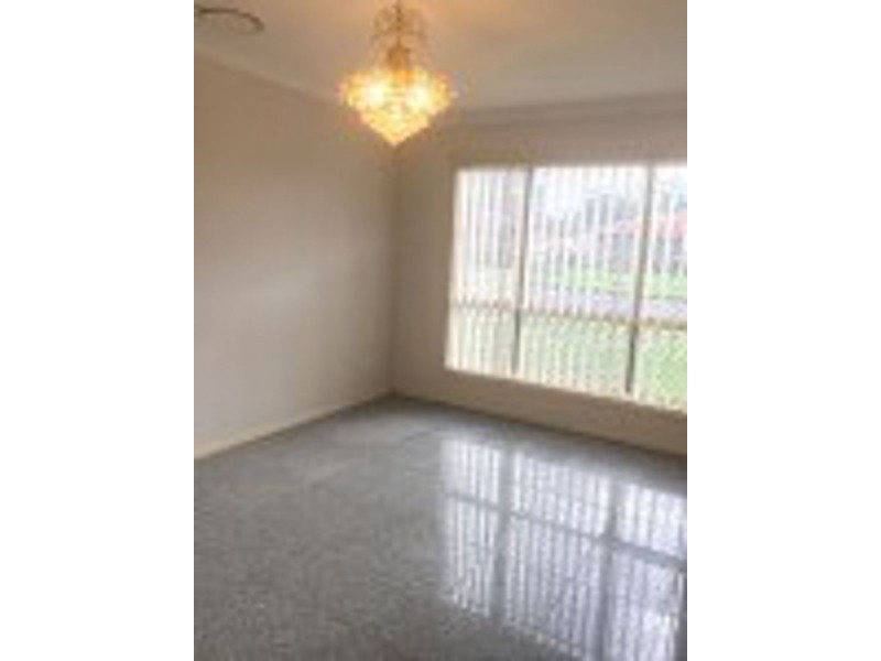 32 Chrysanthemum Ave, Casula NSW 2170