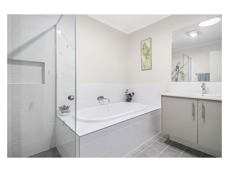 6 Seton St, Oran Park NSW 2570