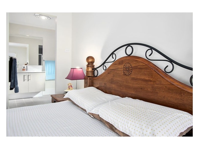 6 Seton St, Oran Park NSW 2570