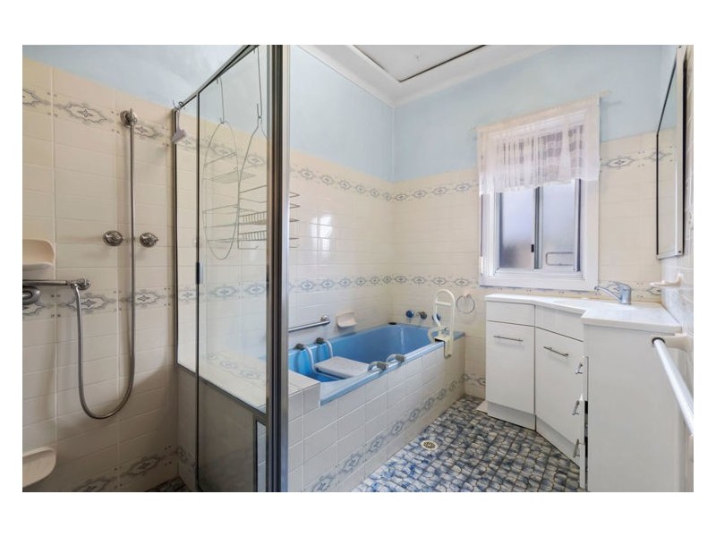 54 Macquarie St, Fairfield Heights NSW 2165