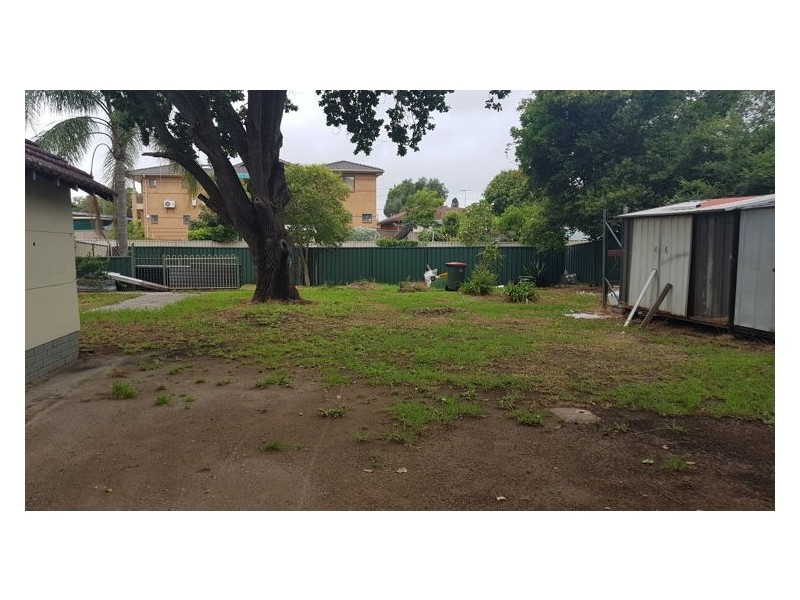 1B Lyndon St, Fairfield NSW 2165