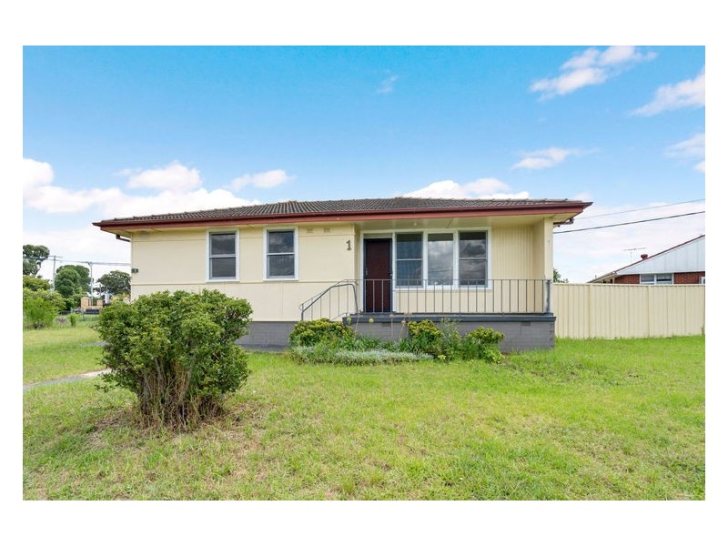 1 Chamberlain Drive, Smithfield NSW 2164