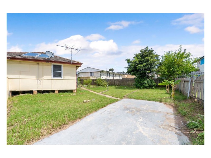 1 Chamberlain Drive, Smithfield NSW 2164