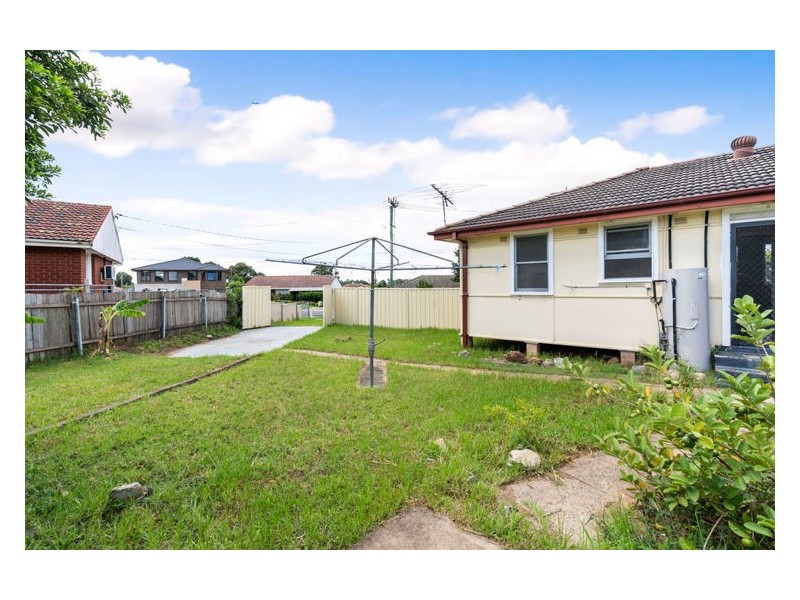 1 Chamberlain Drive, Smithfield NSW 2164