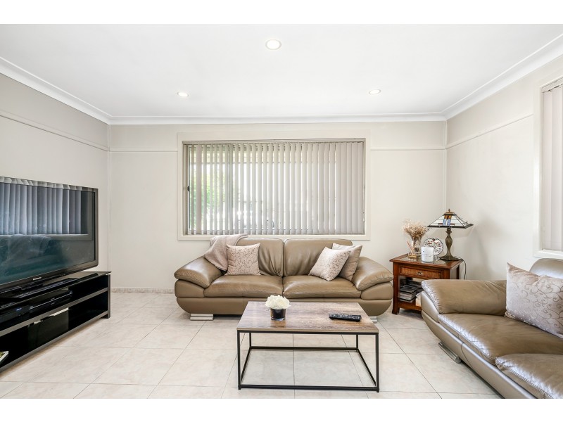 35 Crosby Crescent, Fairfield NSW 2165