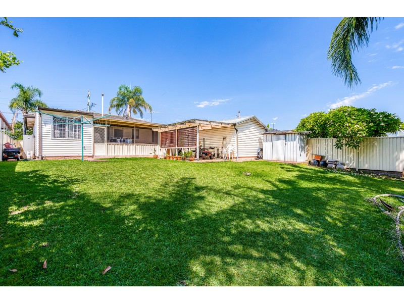 35 Crosby Crescent, Fairfield NSW 2165